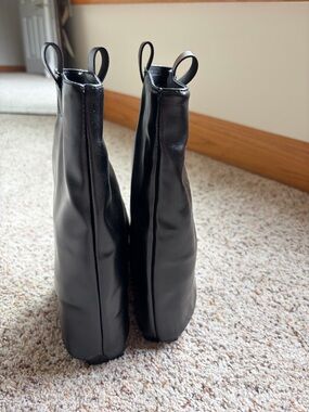 Black Women's Chelsea Pull-On Boots
